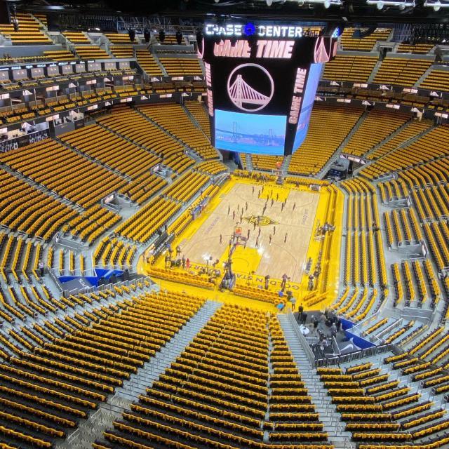 jiuyou-【现场】满怀感恩重返西决舞台 勇士再刮金色旋风