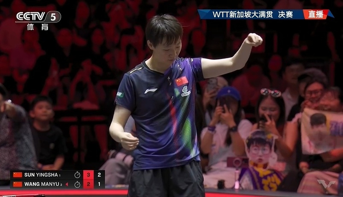 王曼昱为何打不过孙颖莎？刘国正复盘一针见血，莎莎全身装扮过万|肖莎|新加坡|WTT新加坡大满贯|女单|比赛_新浪体育_新浪新闻