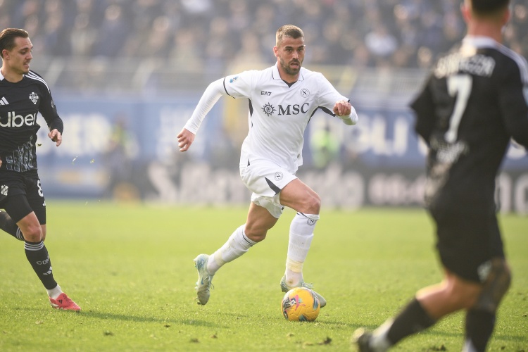 九游游戏中心-斯皮纳佐拉：为整个体制意大利必须晋级世界杯 想在那不勒斯退役