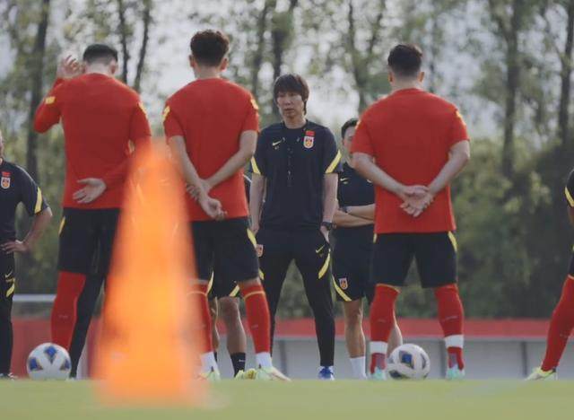 九游官方站点-国足对抗赛首战澳洲首发浮现：442不变欲以攻对攻？