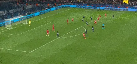 九游游戏中心-K77禁区边凌空劲射，马马尔达什维利将球扑出